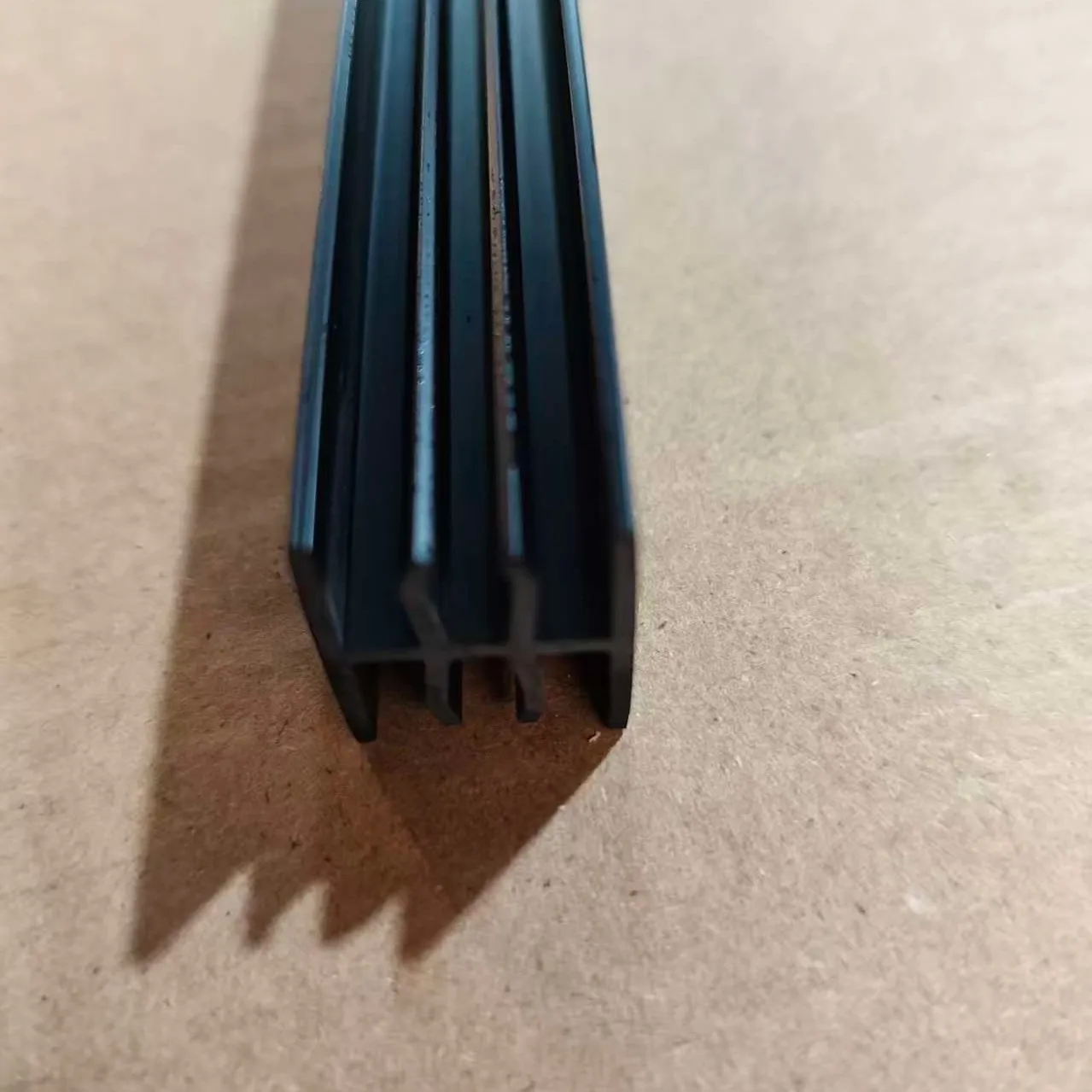 Double U Clip PVC Plastic Glass Channel 